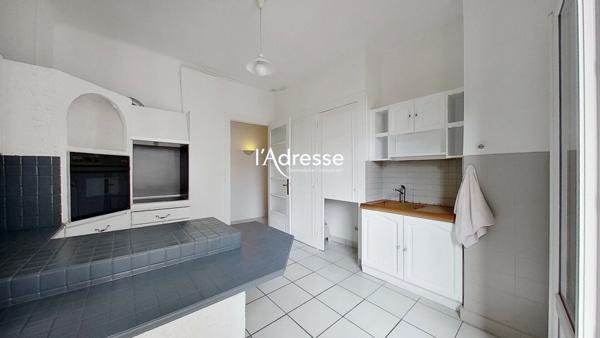 Bureaux pour profession libérale - GRENOBLE - 3-4 pièces - 88.28 m2 - 2 balcons