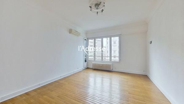 Bureaux pour profession libérale - GRENOBLE - 3-4 pièces - 88.28 m2 - 2 balcons