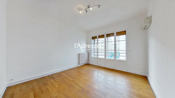 Bureaux pour profession libérale - GRENOBLE - 3-4 pièces - 88.28 m2 - 2 balcons