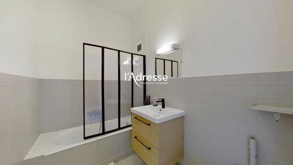 Bureaux pour profession libérale - GRENOBLE - 3-4 pièces - 88.28 m2 - 2 balcons