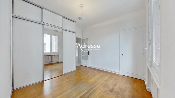 Bureaux pour profession libérale - GRENOBLE - 3-4 pièces - 88.28 m2 - 2 balcons