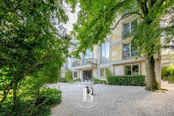 Garches, Hôtel particulier 5 Chambres -  776 m² à vendre