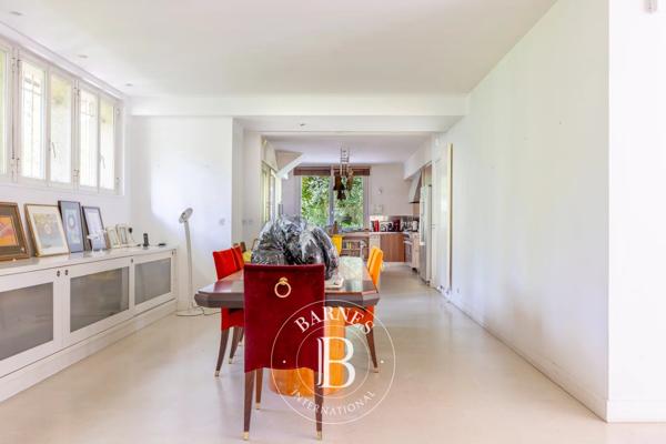 Garches, Hôtel particulier 5 Chambres -  776 m² à vendre