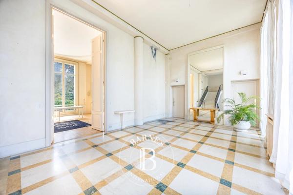 Garches, Hôtel particulier 5 Chambres -  776 m² à vendre