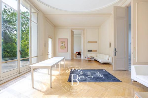 Garches, Hôtel particulier 5 Chambres -  776 m² à vendre