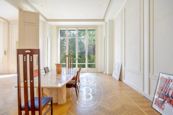 Garches, Hôtel particulier 5 Chambres -  776 m² à vendre