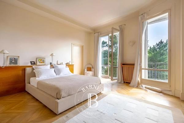 Garches, Hôtel particulier 5 Chambres -  776 m² à vendre