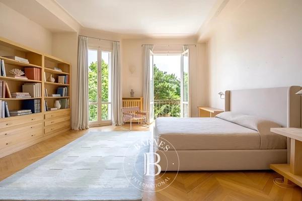 Garches, Hôtel particulier 5 Chambres -  776 m² à vendre