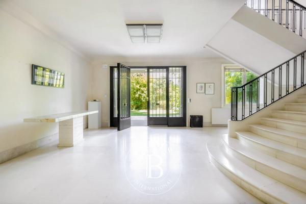 Garches, Hôtel particulier 5 Chambres -  776 m² à vendre