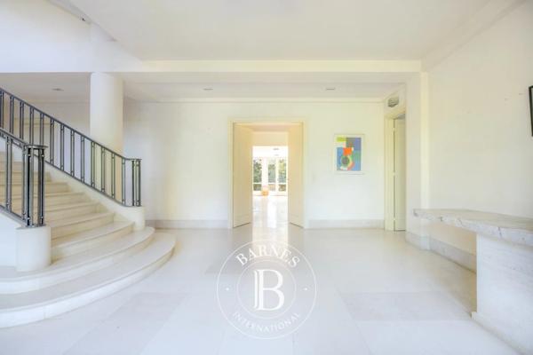 Garches, Hôtel particulier 5 Chambres -  776 m² à vendre