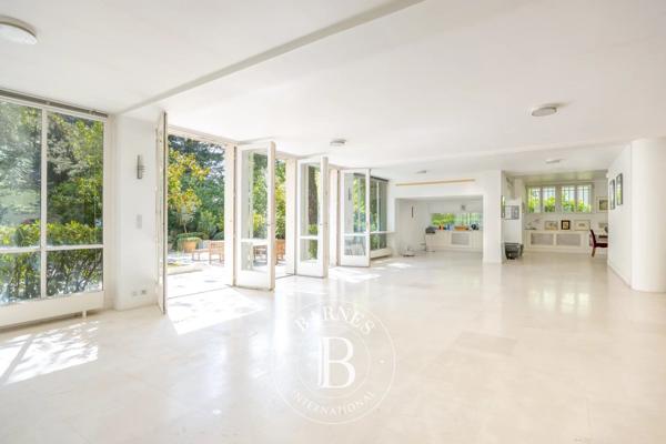 Garches, Hôtel particulier 5 Chambres -  776 m² à vendre