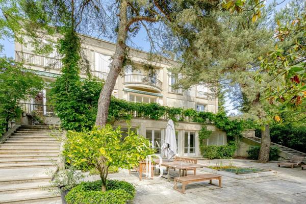 Garches, Hôtel particulier 5 Chambres -  776 m² à vendre