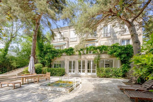Garches, Hôtel particulier 5 Chambres -  776 m² à vendre