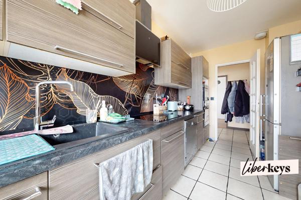 Appartement 4 pièces traversant de 80 m² avec balcon, loggia, cave et parking à Plaisir