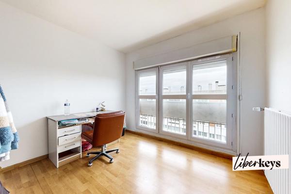 Appartement 4 pièces traversant de 80 m² avec balcon, loggia, cave et parking à Plaisir