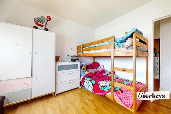 Appartement 4 pièces traversant de 80 m² avec balcon, loggia, cave et parking à Plaisir