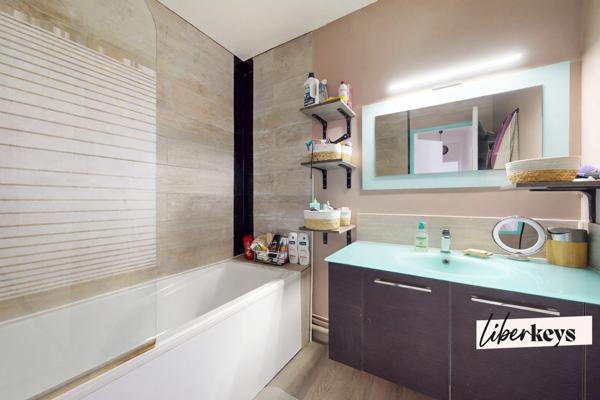 Appartement 4 pièces traversant de 80 m² avec balcon, loggia, cave et parking à Plaisir