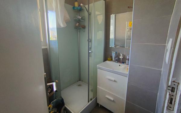 Appartement à vendre    4 pièces • 49,51 m2 Saint-Martin-d'Hères