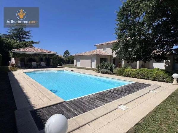 Vente                                                      Maison
                        
                     8 pièces                      224 m2                     à Marmande