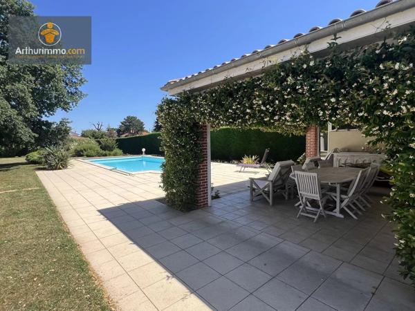 Vente                                                      Maison
                        
                     8 pièces                      224 m2                     à Marmande