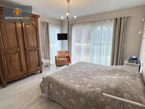 Vente                                                      Maison
                        
                     8 pièces                      224 m2                     à Marmande