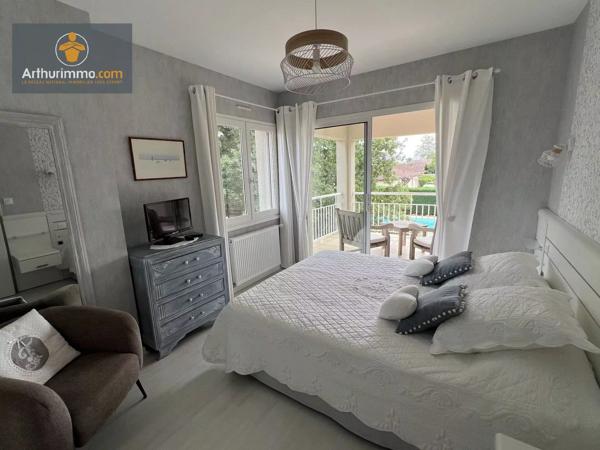 Vente                                                      Maison
                        
                     8 pièces                      224 m2                     à Marmande