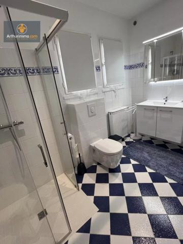 Vente                                                      Maison
                        
                     8 pièces                      224 m2                     à Marmande