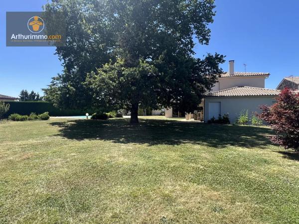 Vente                                                      Maison
                        
                     8 pièces                      224 m2                     à Marmande