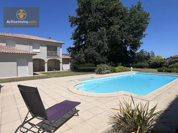 Vente                                                      Maison
                        
                     8 pièces                      224 m2                     à Marmande