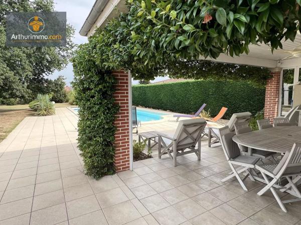 Vente                                                      Maison
                        
                     8 pièces                      224 m2                     à Marmande