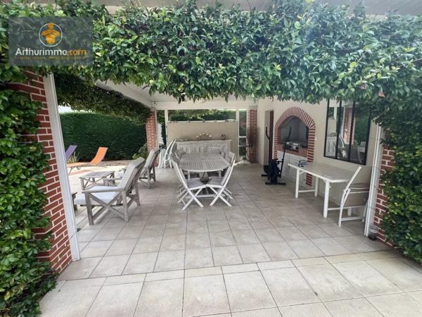 Vente                                                      Maison
                        
                     8 pièces                      224 m2                     à Marmande