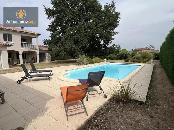 Vente                                                      Maison
                        
                     8 pièces                      224 m2                     à Marmande