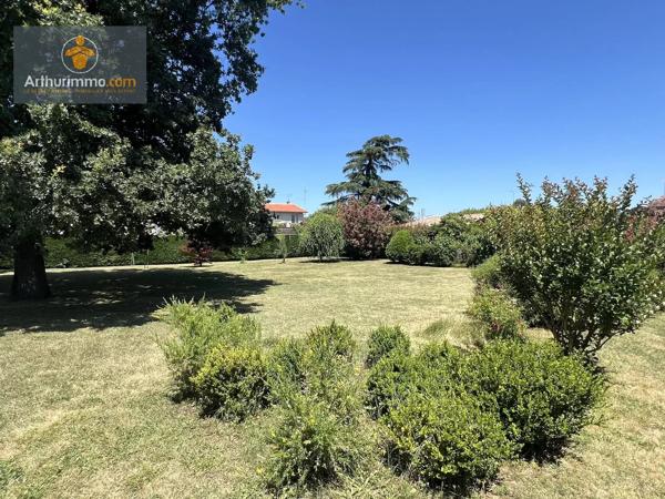 Vente                                                      Maison
                        
                     8 pièces                      224 m2                     à Marmande