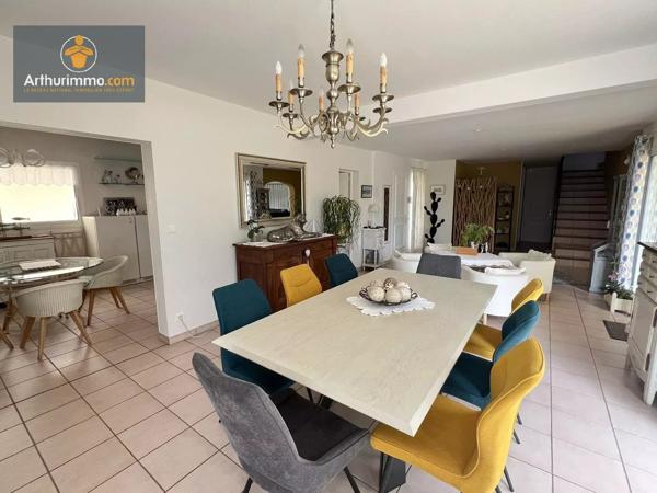 Vente                                                      Maison
                        
                     8 pièces                      224 m2                     à Marmande