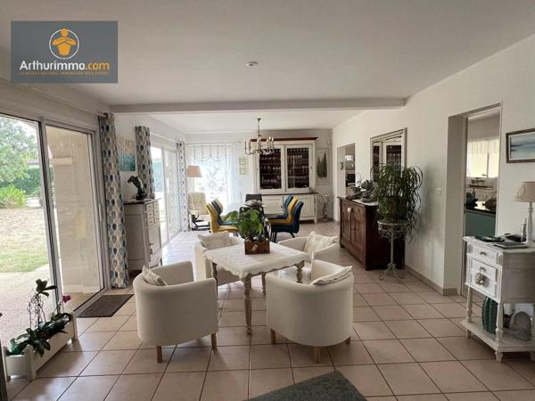 Vente                                                      Maison
                        
                     8 pièces                      224 m2                     à Marmande