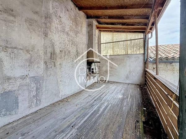 Sainte-Foy-la-Grande : Immeuble de Rapport à Fort Potentiel – Commerce, Appartements, Grenier et Dépendances