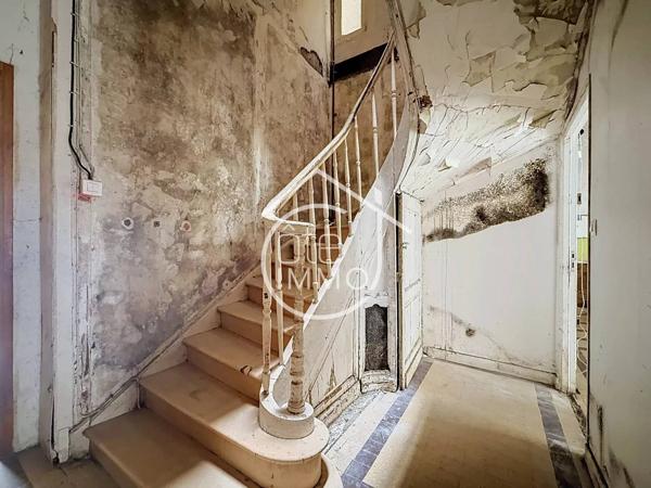 Sainte-Foy-la-Grande : Immeuble de Rapport à Fort Potentiel – Commerce, Appartements, Grenier et Dépendances