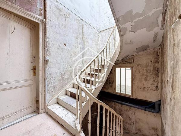 Sainte-Foy-la-Grande : Immeuble de Rapport à Fort Potentiel – Commerce, Appartements, Grenier et Dépendances