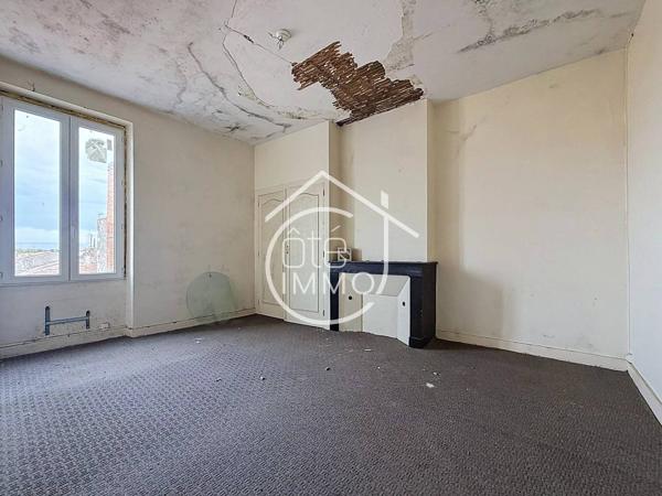Sainte-Foy-la-Grande : Immeuble de Rapport à Fort Potentiel – Commerce, Appartements, Grenier et Dépendances
