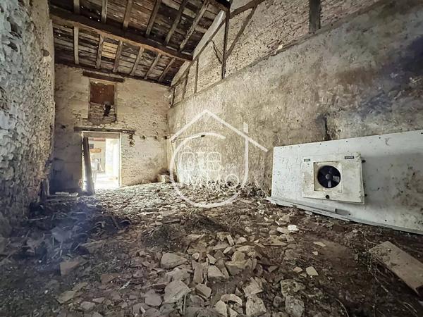 Sainte-Foy-la-Grande : Immeuble de Rapport à Fort Potentiel – Commerce, Appartements, Grenier et Dépendances