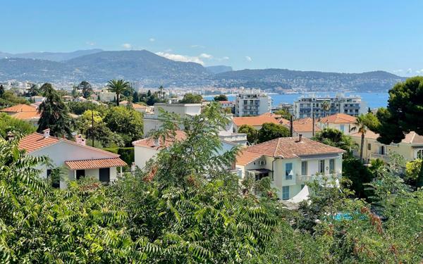 Appartement à vendre    3 pièces • 107 m2 Nice