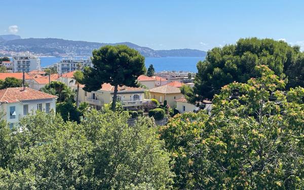 Appartement à vendre    3 pièces • 107 m2 Nice