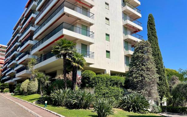 Appartement à vendre    3 pièces • 107 m2 Nice