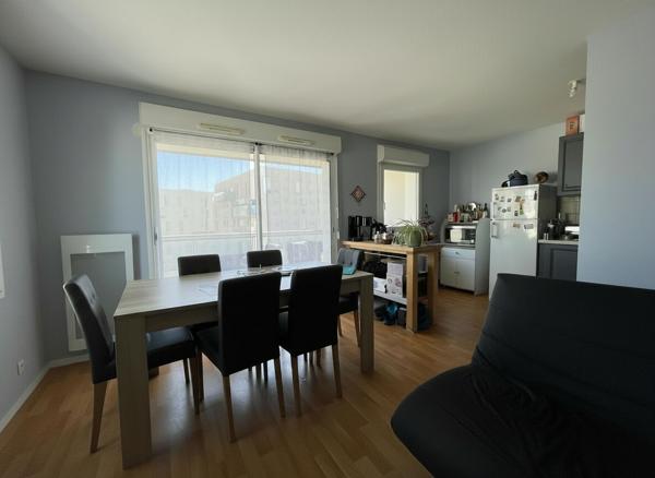 A vendre à Séné Poulfanc Appartement 56 m², bon état, balcon, ascenseur, place de parking, cave , garage