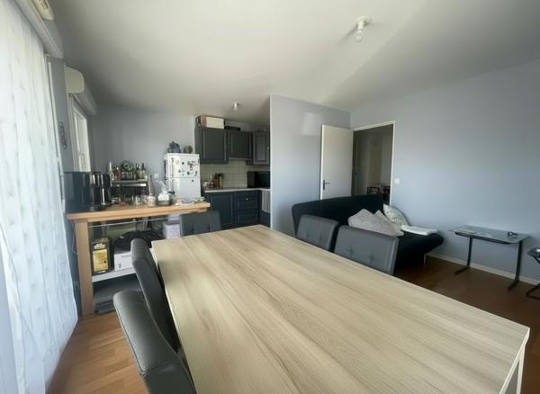 A vendre à Séné Poulfanc Appartement 56 m², bon état, balcon, ascenseur, place de parking, cave , garage