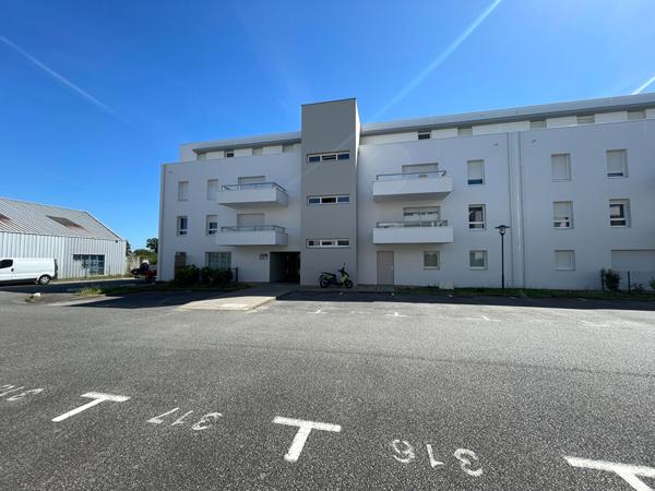 A vendre à Séné Poulfanc Appartement 56 m², bon état, balcon, ascenseur, place de parking, cave , garage
