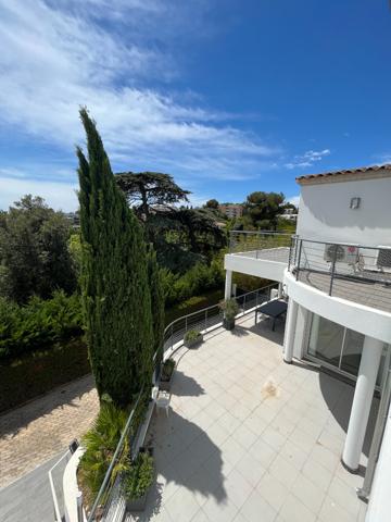 A louer à Marseille 13012 - Maison de grand standing avec jardin, piscine et garage