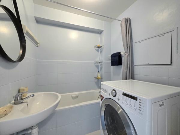 Appartement
         3 pièces
        - 66 m² Exclusivité 135 000 € *