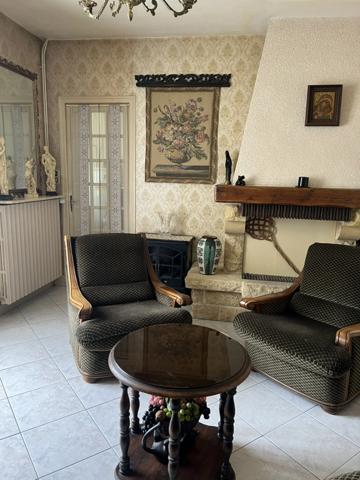 Maison à vendre 4 pièces CHAMPAGNE MOUTON (16)