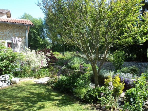 Maison à vendre 4 pièces CHAMPAGNE MOUTON (16)